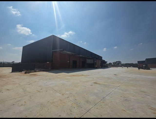 2,200M² WAREHOUSE TO LET IN GOSFORTH PARK